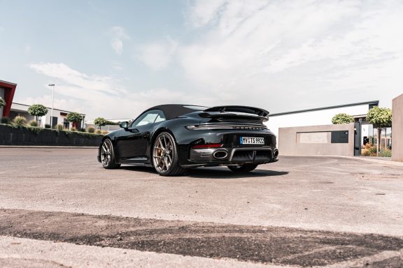 Yido Performance YP 4.1 Centerlock-Felge am Porsche 911