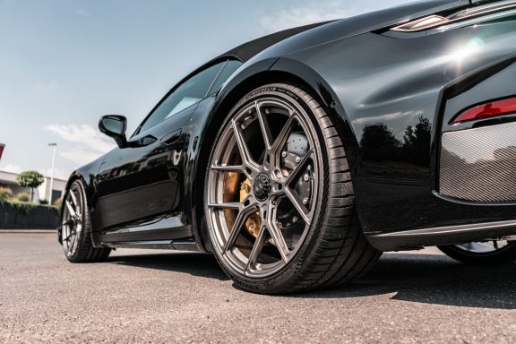 Yido YP 4.1 Vorderrad am Porsche 911 992