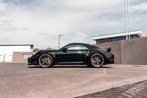 Porsche 911 mit Yido YP 4.1 Komplettrad-Setup