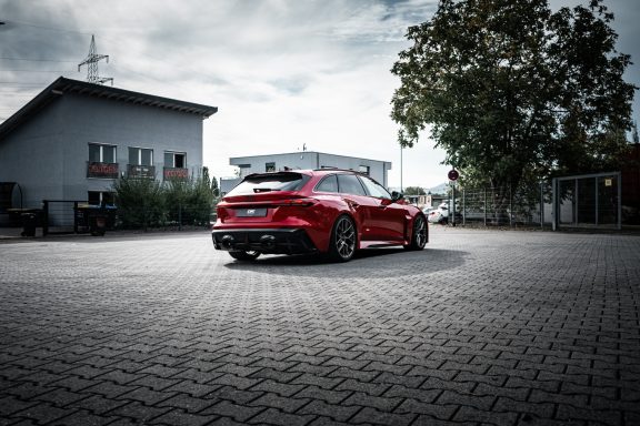 Roter Audi RS5 B10 schräg von hinten nach dem Umbau bei CBC Performance in Andernach bei Koblenz.